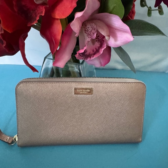 Kate Spade EUC rose gold zip around wallet - Picture 1 of 3